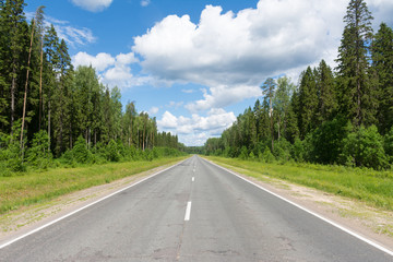 Fototapeta premium Asphalt road in the Vologda region 