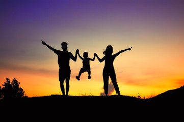Fototapeta na wymiar Silhouette Families with small children are happy and evening light.