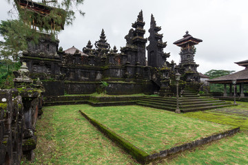 Fototapeta na wymiar Balinese temple. The architecture of the island of Bali. Exterior and details.
