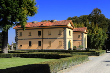Fototapeta na wymiar ancient villa castelbarco in vaprio d'adda village in italy