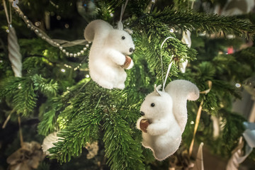 christmas tree on green background © Beenis