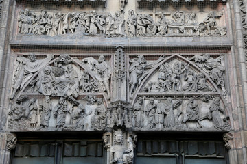 Obraz premium Nuremberg, Germany - August 15, 2017: portal with bas-reliefs in