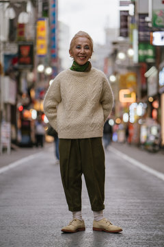 東京のシニア女性のポートレート