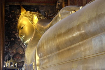 The world's largest sculpture of a reclining Buddha in a temple in Bangkok. © Oleksii