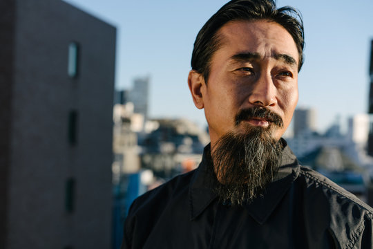 屋上にいる男性のポートレート