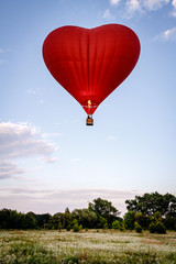 Obraz premium Heart shaped balloon soars in the sky
