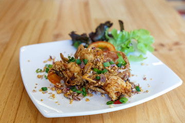 Fried soft shell crab with garlic