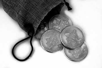 Bitcoin puch © Antonios