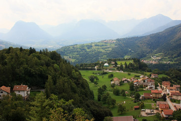 Fototapeta na wymiar Italian village on the mountainside