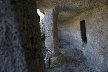 Rovine Preistoriche di Castelluccio, Siracusa in Sicilia. La Tomba del Principe