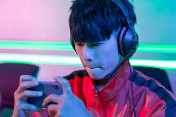 esport gamer play mobile game © ryanking999