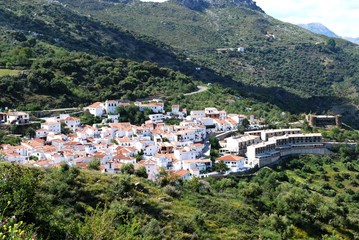 Fototapeta na wymiar Elevated view of the white town and mountains, Benadalid, Andalusia, Spain.