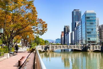 Obraz premium 中の島から眺める土佐堀川の風景