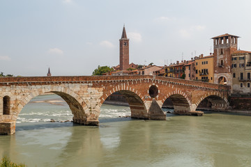 Fototapeta na wymiar View to the old bridge in Verona, Italy