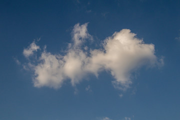 Fototapeta na wymiar Deep blue sky and white cloud background.