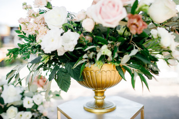 beautiful vase of roses. wedding decor. luxury bouquet 