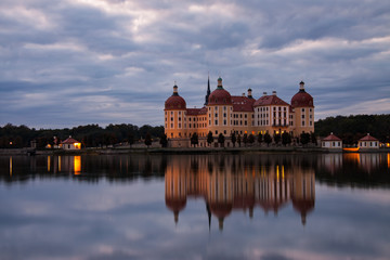 Fototapeta na wymiar beautiful sunset at Moritzburg Castle in Saxony, Germany