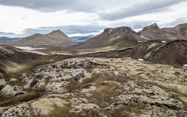 Fototapeta na wymiar Krajobraz Islandii, kolorowe góry