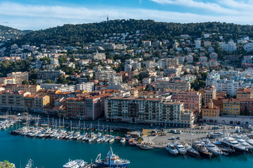 Fototapeta na wymiar Vue sur le port de Nice