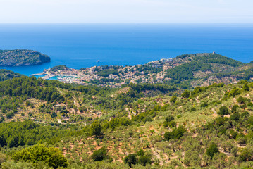 Fototapeta na wymiar Beautiful bay of Port de Soller, a popular tourist destination. Baleares, Spain