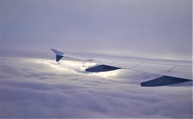 Fototapeta na wymiar Flugzeugflügel