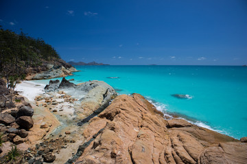 Obraz premium Colourful seascape with clear blue sky viewed from the coastline