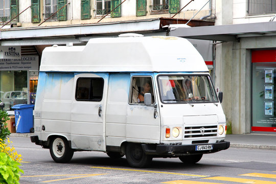 Peugeot J9