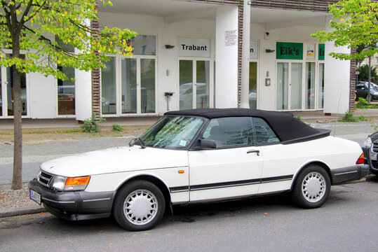 Saab 900
