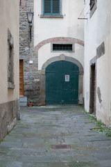 Fototapeta na wymiar Traditional street in an ancient medieval Italian town in Tuscany