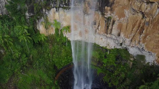 Purlingbrook Falls Large Waterfall Cascading Over A Lush Green Cliff In An Australian National Park