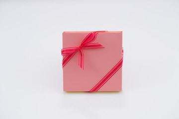 Boîte cadeau de chocolat sur fond blanc