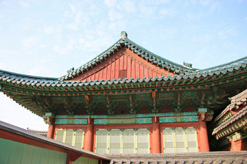 Fototapeta na wymiar Beautiful traditional Korean architecture at Changdeokgung Palace, Seoul, South Korea.