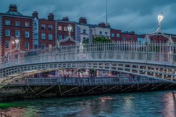 Naklejka premium Le Ha'penny bridge de Dublin