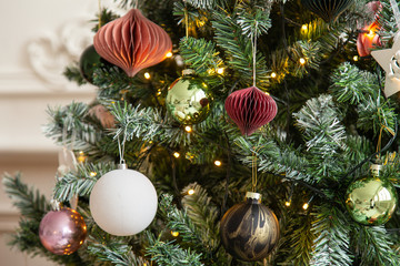 Obraz na płótnie Canvas Closeup of Christmass decoration toys hanging on Chtistmass tree