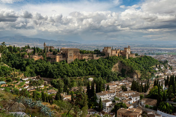 Fototapeta na wymiar hermosa vista del mayor monumento de Andalucía, la alhambra de Granada