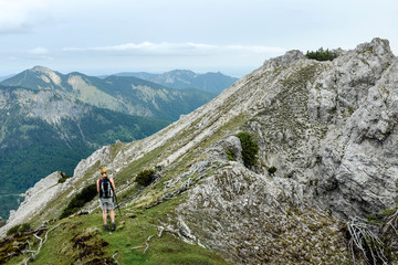 Fototapeta na wymiar Bergwandern in den Garmischer Alpen