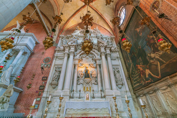 サンタ・マリア・グロリオーザ・デイ・フラーリ聖堂