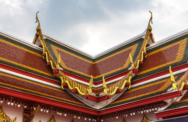 Fototapeta na wymiar Beautiful temple Thai art of the faith in Thailand