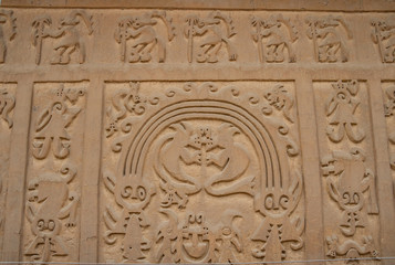 Fototapeta na wymiar Ancient pre-Columbian symbols of the South American Chimu culture in their capital Chan Chan in Peru