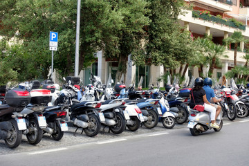 Obraz premium Line of scooters on the street in Sorento