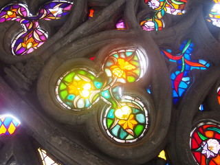 Beautifully designed stained glass, Basílica del Voto Nacional (Basilica del Voto Nacional), Quito, Ecuador