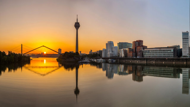 Sonnenaufgang Medienhafen Düsseldorf