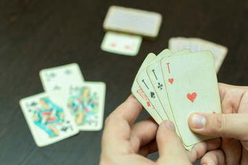 hold playing cards in hand, close up, during the game