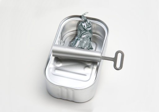 Fischdose mit Abf&auml;llen