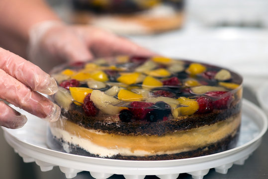 Confectionery, cakes and cakes