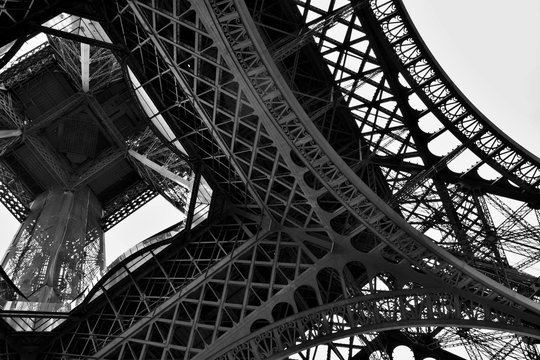 Eiffel Tower in Paris - construction - black and white