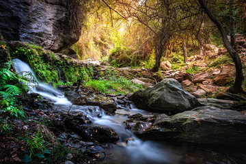 Paisaje de pequeña cascada en el rio Lanjaron,en el Parque Natural de Sierra Nevada