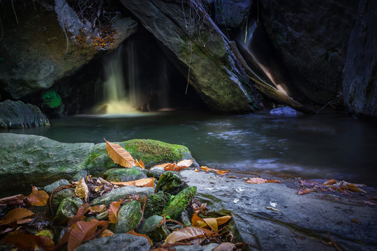 Paisaje de peque&ntilde;a cascada en el rio Lanjaron,en el Parque Natural de Sierra Nevada