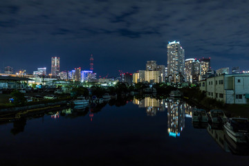 Fototapeta na wymiar 横浜の夜の運河