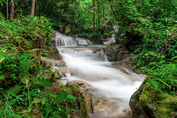 Fototapeta premium Beautiful Waterfalls at Khuean Srinagarindra National Park in Kanchanaburi, Thailand